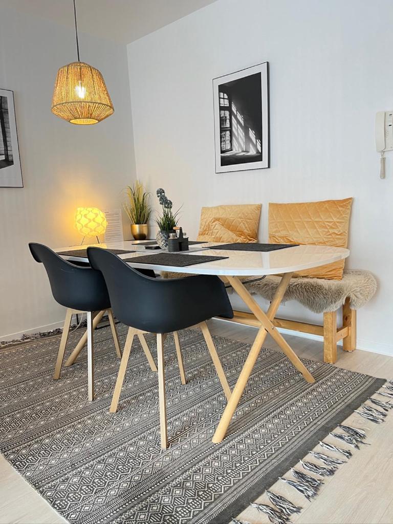 SaarPartment XL1 nähe HBF in Saarbrücken - 2 Schlafzimmer, Küche, Bad, Balkon, Boxspringbetten, WiFi, Parking - 11x in SB Exterior foto